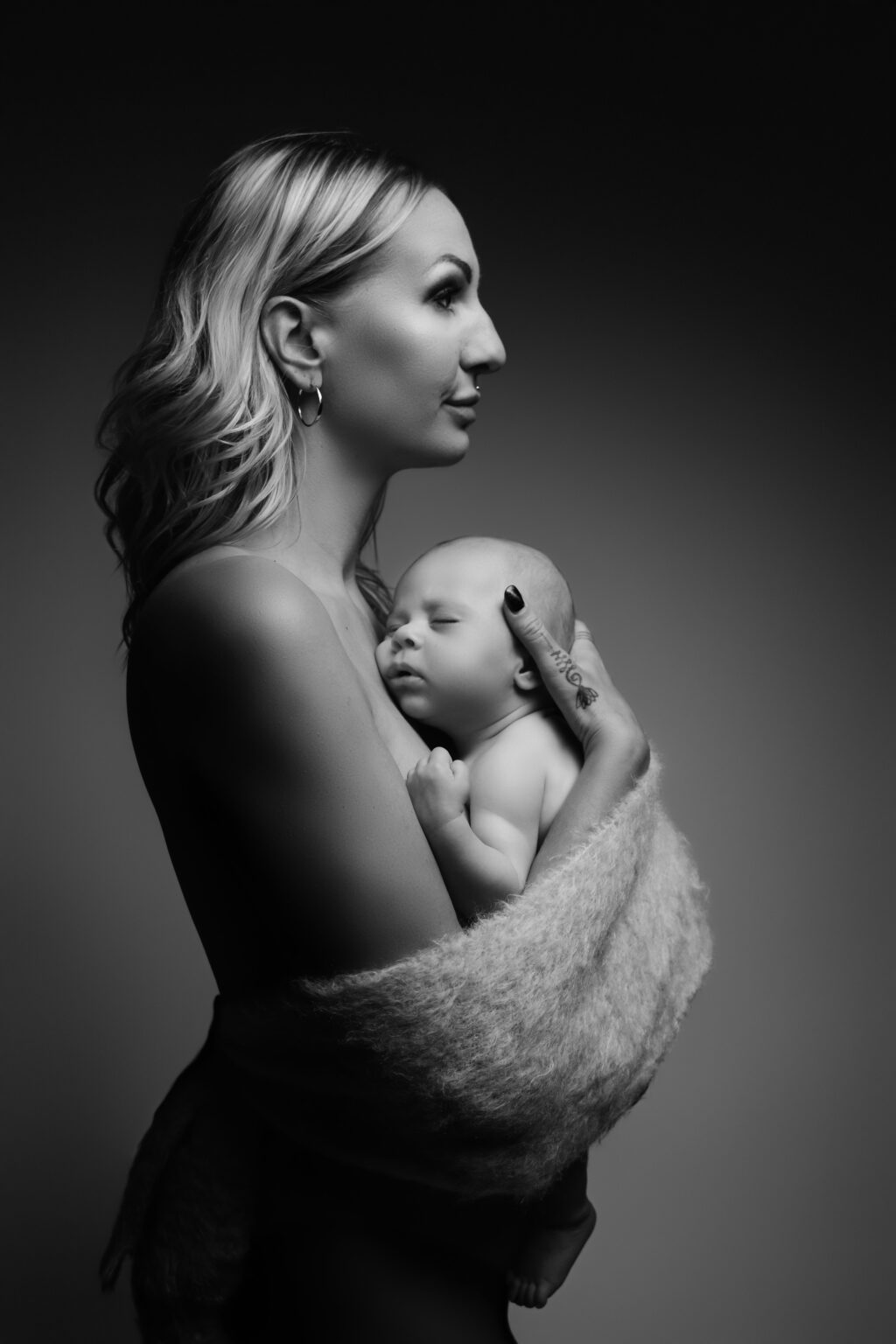 Profil vun der Mamm, Baby schléift um Aarm