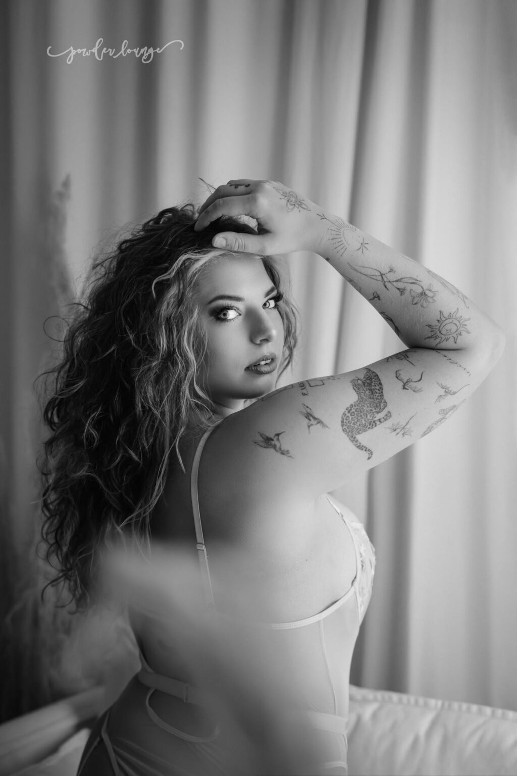 Fra am wäisse Corset, Tattooen, direkte Bléck