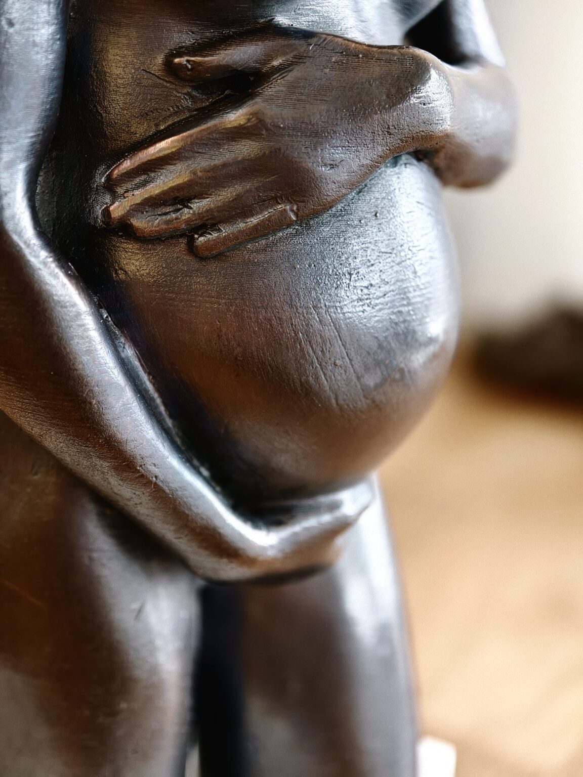 Bronze Patina Skulptur am Detail